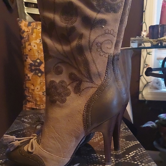 Sam Edelman Beige Floral Heels - Picture 4 of 8